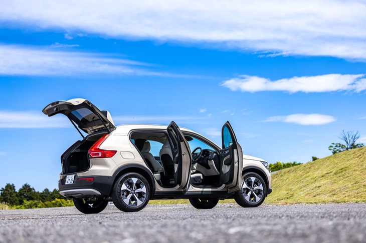 「XC40ウルトラB4 AWD」のボディーサイズは全長×全幅×全高＝4440×1875×1655mmで、ホイールベースは2700mm。最低地上高は210mmと発表されている。