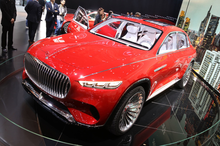 北京ショー2018でメルセデス・ベンツが公開した「ビジョン・メルセデス・マイバッハ・アルティメット ラグジュアリー」。「カリナン」と比べ、歴史上のコンテクストに縛られていない造形である。