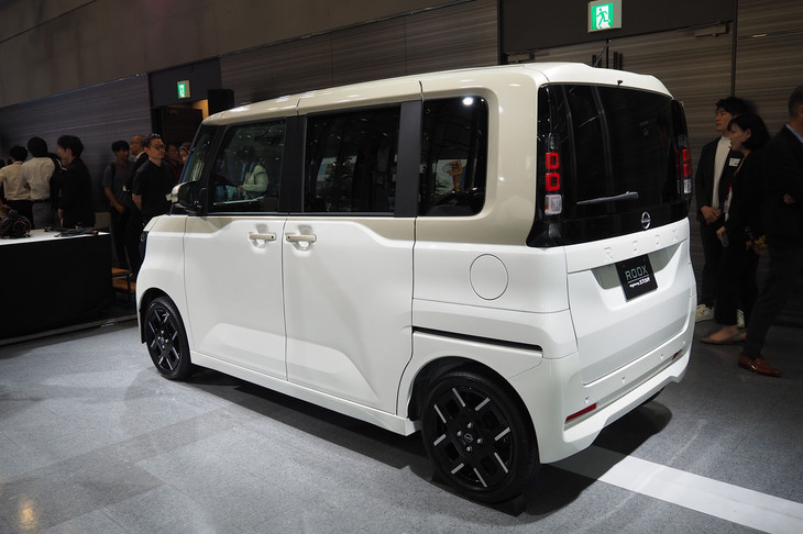 日産ルークス ハイウェイスター（リアビュー）