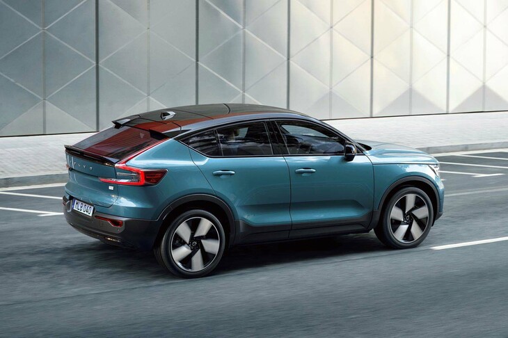 「C40リチャージ」はボルボブランド初のEV専用モデル。2021年3月に、デザインプロトタイプというかたちで世界初公開された。「XC40」ベースのEVとともに、ベルギーのゲントにある工場で生産される。