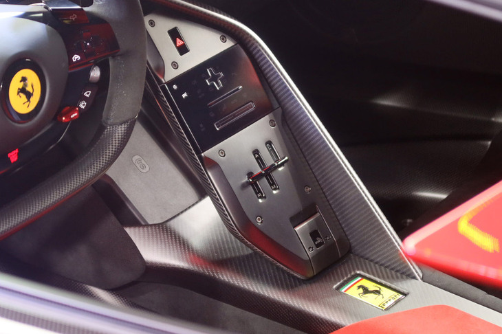 フェラーリF80（シフトセレクター）