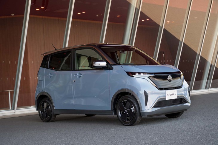 「リーフ」「アリア」に続く日産の第3のEVとして登場した「サクラ」。EVのエントリーモデルであるとともに、日産の軽のフラッグシップモデルに位置づけられている。