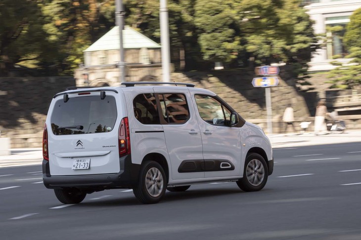 先進運転支援システムは全グレードで同じ仕様。ストップ＆ゴー機能付きACC（30～180km/h）や車線維持支援機能、ブラインドスポットモニターなどを装備する。