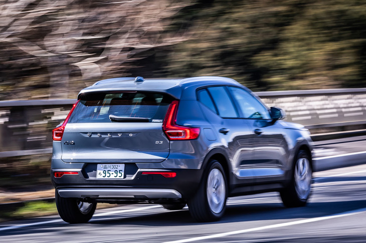 「XC40」のハンドリングは軽快そのもの。高速道などでのアダプティブクルーズコントロールの所作も見事なものだった。