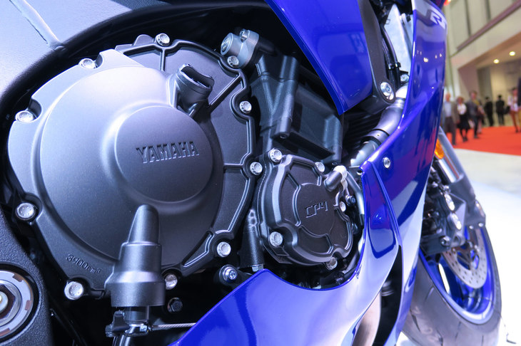 200PSの最高出力を発生する997ccの直列4気筒エンジン。その姿はほぼカウルに隠されてしまっているので、この画角でご容赦を。