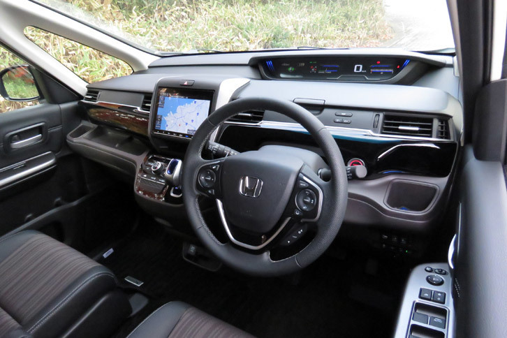 ホンダ・フリードハイブリッド モデューロX Honda SENSING（7人乗り、ナビゲーションシステム装着車）