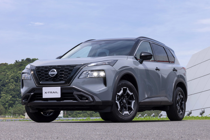 タフなイメージの特別仕様車「エクストリーマーX」。専用デザインのフロントグリルやプロテクター、18インチアルミホイールが目を引く。（写真：郡大二郎）