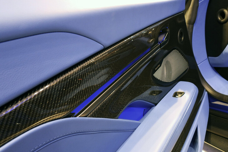 アストンマーティン・ヴァンキッシュ ヴォランテ（ドアトリム）
