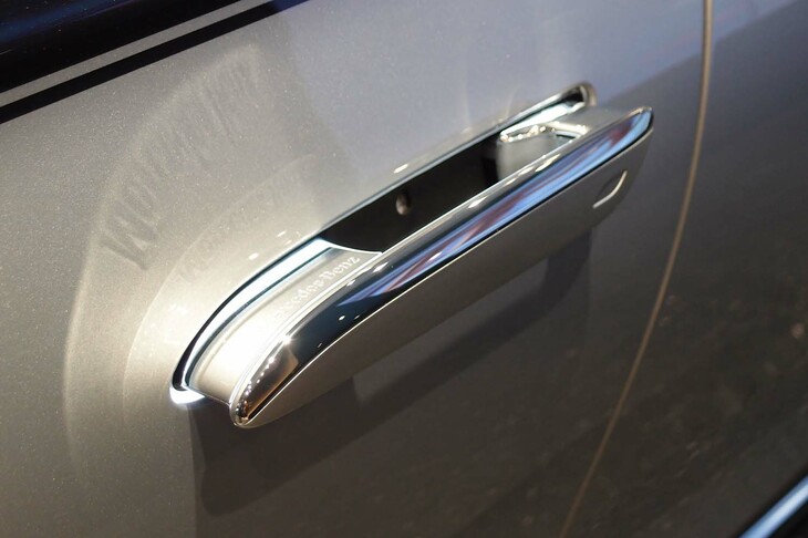 メルセデス・マイバッハS680 4MATICエディション100（フロントドアのアウターハンドル）