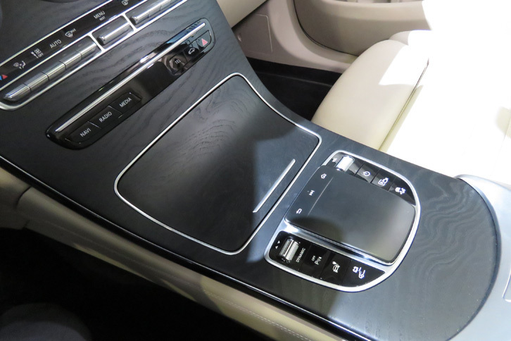 メルセデス・ベンツGLC F-CELL（センターコンソール）