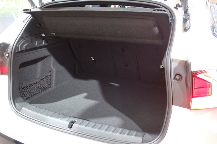 BMW iX1 xDrive30 Mスポーツ（ラゲッジルーム）