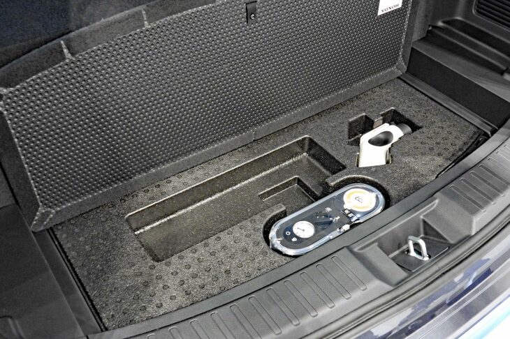 ホンダCR-V e：FCEV（床下収納）