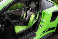 「911 GT3 RS」にはフルバケットシートが標準装備。前後調整は手動だが、高さは電動で調整が可能。