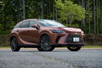 「レクサスRX」の一部改良モデルが発売されたのは2025年2月末のこと。今回の試乗車はプラグインハイブリッド車の「RX450h＋“バージョンL”」。