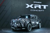 三菱自動車が世界初公開した「XRTコンセプト」は、次期「トライトン」のほぼ市販仕様。加藤隆雄社長がスピーチのために駆けつけた。