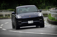 「マカン ターボ パフォーマンス」の動力性能は最高速が272km/h、0-100km/h加速が4.4秒と公表されている。参考までに「911カレラ」（MT車）の0-100km/h加速は4.6秒。