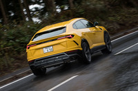 「ウルス」の4WDシステムのトルク配分は、フロント40：リア60が標準。走行状態に応じて、フロントには最大70％、リアには最大87％まで配分される。