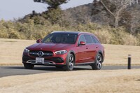 現時点ではワゴンボディーの「Cクラス」で唯一の4WD車となる「Cクラス オールテレイン」。前後駆動力配分は45：55の固定式。