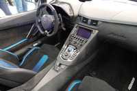 室内には青いアクセントが入る。