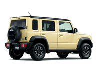 「ジムニー ノマド」のリアビュー。