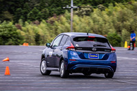 「ベクター4シーズンズ」の「ハイブリッド」と最新の「GEN-3」を装着した「日産リーフ」を乗り比べ、走りの違いをチェック。スピードを上げてもGEN-3はリアが安定しており、ドライ路面での性能向上が確認できた。