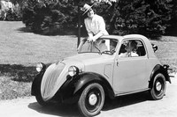 1936年には既存のモデルよりさらに安価な初代「500」を市場投入。イタリアの津々浦々に自動車を行き渡らせた。