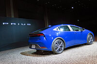 販売店の情報によると、ハイブリッド車の価格は275万～392万円。既存のモデルよりおおむね20万円ほど高額化しているようだ。