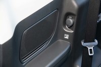 後席の右側面にも12Vのアクセサリーソケットが付いている。