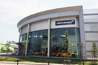 「マクラーレン クオリファイド東京」は、サービスセンターである「マクラーレン東京テクニカルセンター」の施設を利用してオープンする。