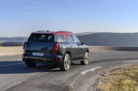 日本市場における「MINIカントリーマン」のラインナップは全4種類。注文の受け付けは既に始まっており、2024年の第1四半期以降にデリバリーが開始される。