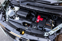 搭載されるパワーユニットは、最高出力98PS、最大トルク123N・mの発電用となる1.4リッター直3エンジンに、最高出力最高出力163PS、最大トルク315N・mのモーターを組み合わせた「e-POWER」。従来型から数値やパフォーマンスに変更はない。