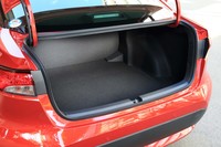 トランクスペースの容量は429リッター。ゴルフバッグが3個入るというのが自慢だ。