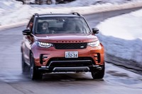 「ディスカバリー」は、最高出力340ps、最大トルク450Nmのスーパーチャージャー付き3リッターV6ガソリンモデルと、同258ps、同600Nmの3リッターV6ディーゼルターボをラインナップしている。今回の試乗車は後者。