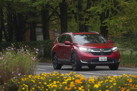 シャシーには、現行型「シビック」から採り入れた新世代プラットフォームを採用している。