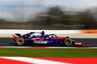 テストでは、メルセデス、フェラーリに次ぐ3番目に長い距離を走破することができた新生トロロッソ・ホンダ（写真）。ホンダは、昨年までの不調がうそのような安定感で、新パートナーのトロロッソとの信頼関係を築いている。復帰4年目、ホンダは体制を一新し、F1第2期、第3期を知る田辺豊治をテクニカルディレクターに据えた。マクラーレンでの3年間を糧に、まずは、激戦必至の中団グループでコンスタントにポイントを稼ぐことから始めたい。（Photo＝Toro Rosso）
	 