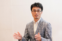 三菱自動車 デザイン本部 デザイン部 主任の西角新也さん。