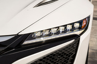 ヘッドランプはLED式で、オートハイビーム機能が標準装備される。