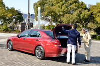 テスト車のハイブリッドモデルでは、450リッターのトランク容量が確保される（リアエアコン非装着車。床下スペースを含む）。ガソリン車はさらに広く、552リッターとなっている。