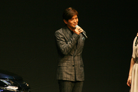 発表会では俳優の佐藤浩市さんが登場。トークショーが行われた。
    