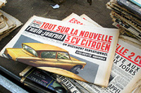 
	骨董市で見つけた、1950〜60年代に発行されたフランスのオートジャーナル紙（現在は雑誌）。当時既にカラーだった。
	 