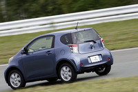 タイヤサイズは175/65R15。