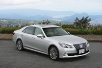 JC08モードの燃費値は18.2km/リッター。「レクサスGS450h」と同値となる。
    