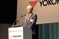 発表会で挨拶を述べた、富永靖雄代表取締役