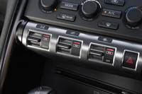 ハイギアードブーストは、マニュアルモードで3速以上のギアに入っている時に働く。ブーストアップが効くのは作動後80秒。この間はトルクが約2kgmアップする。