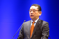 「スバルグローバルプラットフォーム」と「アイサイト」の今後について説明した、スバル技術本部 副本部長の大拔哲雄氏。