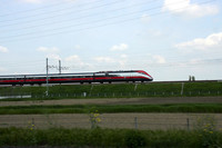 イタリア版新幹線「フレッチャロッサ（赤い矢）」「フレッチャアルジェント（銀の矢）」と並走することも。