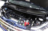 「ソリオ ハイブリッド」のエンジンルーム。