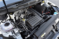 エンジンには全グレード共通で1.4リッター直4直噴ガソリンターボを採用。最高出力150ps、最大トルク25.5kgmを発生する。