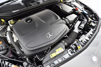 ターボで過給される2リッター直4エンジン。JC08モードの燃費値は14.6km/リッターと公表される。