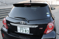 荷室。フロアボードの高さを120mm変えられる「アジャスタブルデッキボード」（ディーラーオプション）も選択可能だ。
（画像をクリックするとシートの倒れるさまが見られます）